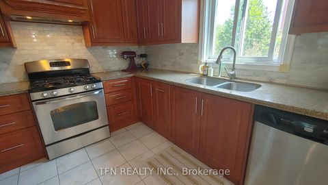 Photo 12 at 112 Trafalgar Square, Uplands, Vaughan