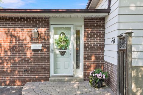 Photo 2 at 20 Proud Grove, Malvern, Toronto