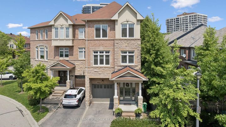 Photo 2 at 1983 Rackus Crescent, Clarkson, Mississauga