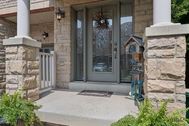 Photo 4 at 1983 Rackus Crescent, Clarkson, Mississauga