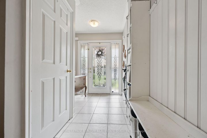 Photo 5 at 1983 Rackus Crescent, Clarkson, Mississauga