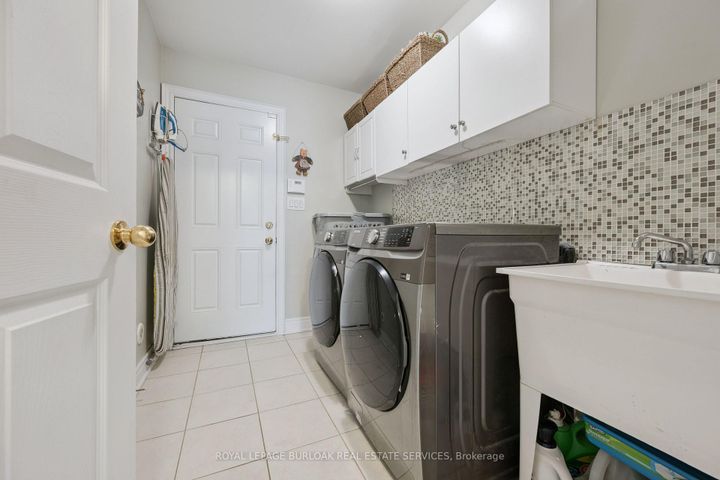 Photo 9 at 1983 Rackus Crescent, Clarkson, Mississauga
