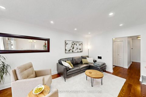 Photo 2 at 17 Barwell Crescent, Kipling, Toronto