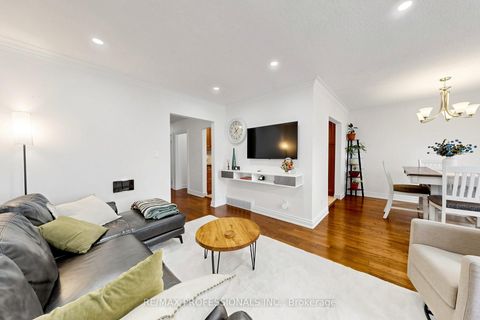 Photo 3 at 17 Barwell Crescent, Kipling, Toronto