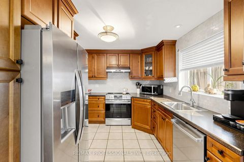 Photo 4 at 17 Barwell Crescent, Kipling, Toronto