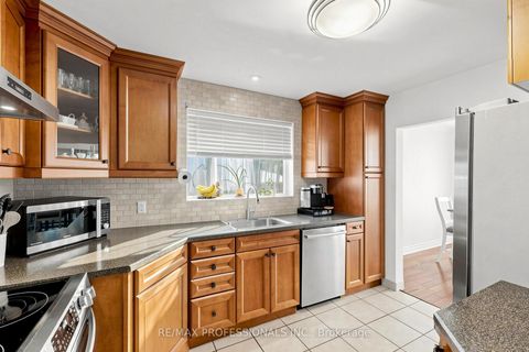 Photo 5 at 17 Barwell Crescent, Kipling, Toronto