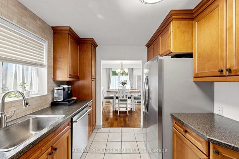 Photo 6 at 17 Barwell Crescent, Kipling, Toronto