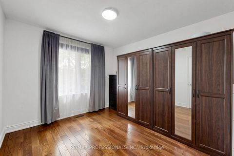 Photo 10 at 17 Barwell Crescent, Kipling, Toronto
