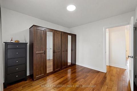 Photo 11 at 17 Barwell Crescent, Kipling, Toronto