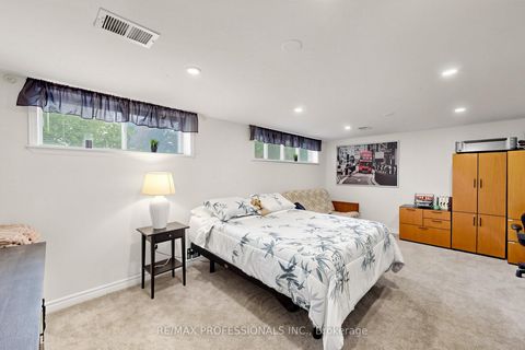 Photo 20 at 17 Barwell Crescent, Kipling, Toronto