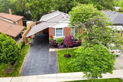 Photo 32 at 17 Barwell Crescent, Kipling, Toronto