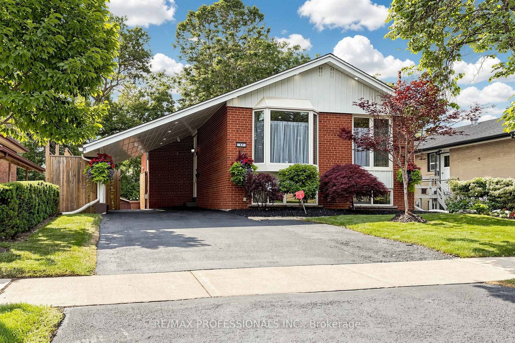 17 Barwell Crescent, Kipling, Toronto 