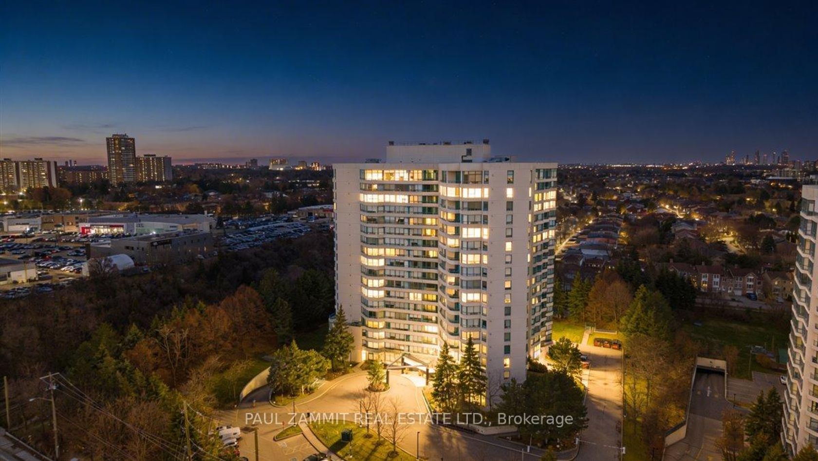 911 - 7250 Yonge Street, Yorkhill, Vaughan photo number 2