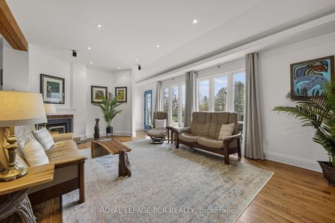 Photo 4 at 16365 Bathurst Street, Summerhill Estates, Newmarket