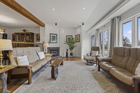 Photo 6 at 16365 Bathurst Street, Summerhill Estates, Newmarket