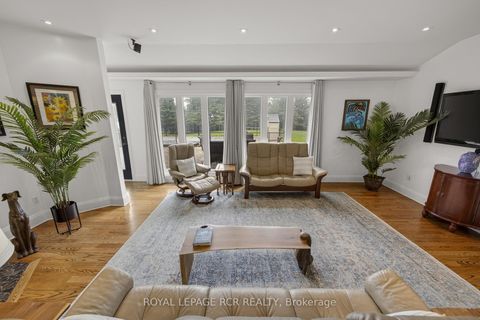 Photo 10 at 16365 Bathurst Street, Summerhill Estates, Newmarket