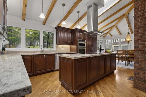 Photo 15 at 16365 Bathurst Street, Summerhill Estates, Newmarket