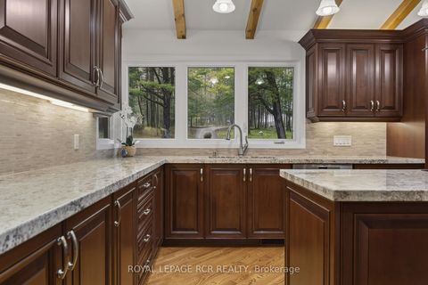 Photo 16 at 16365 Bathurst Street, Summerhill Estates, Newmarket
