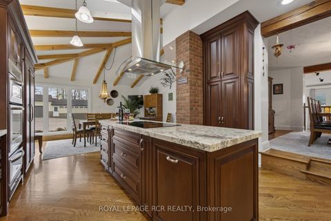 Photo 19 at 16365 Bathurst Street, Summerhill Estates, Newmarket