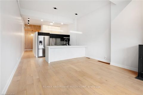 Photo 2 at 105 - 676 Richmond Street W, Niagara, Toronto