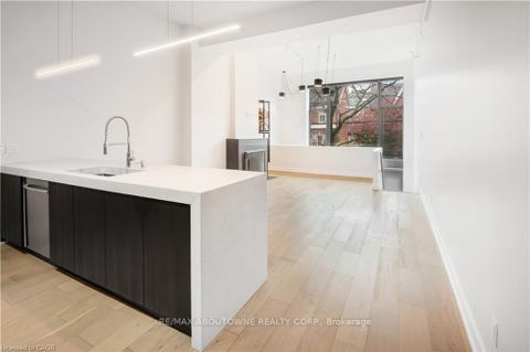 Photo 4 at 105 - 676 Richmond Street W, Niagara, Toronto