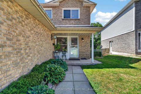 Photo 1 at 26 Fox Run, Letitia Heights, Barrie