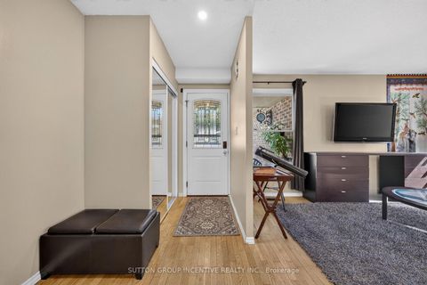 Photo 2 at 26 Fox Run, Letitia Heights, Barrie