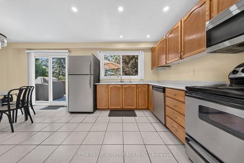 Photo 7 at 26 Fox Run, Letitia Heights, Barrie
