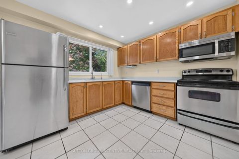 Photo 9 at 26 Fox Run, Letitia Heights, Barrie