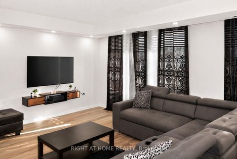 Photo 4 at 1501 - 757 Victoria Park Avenue, Oakridge, Toronto