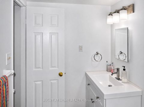 Photo 10 at 1501 - 757 Victoria Park Avenue, Oakridge, Toronto