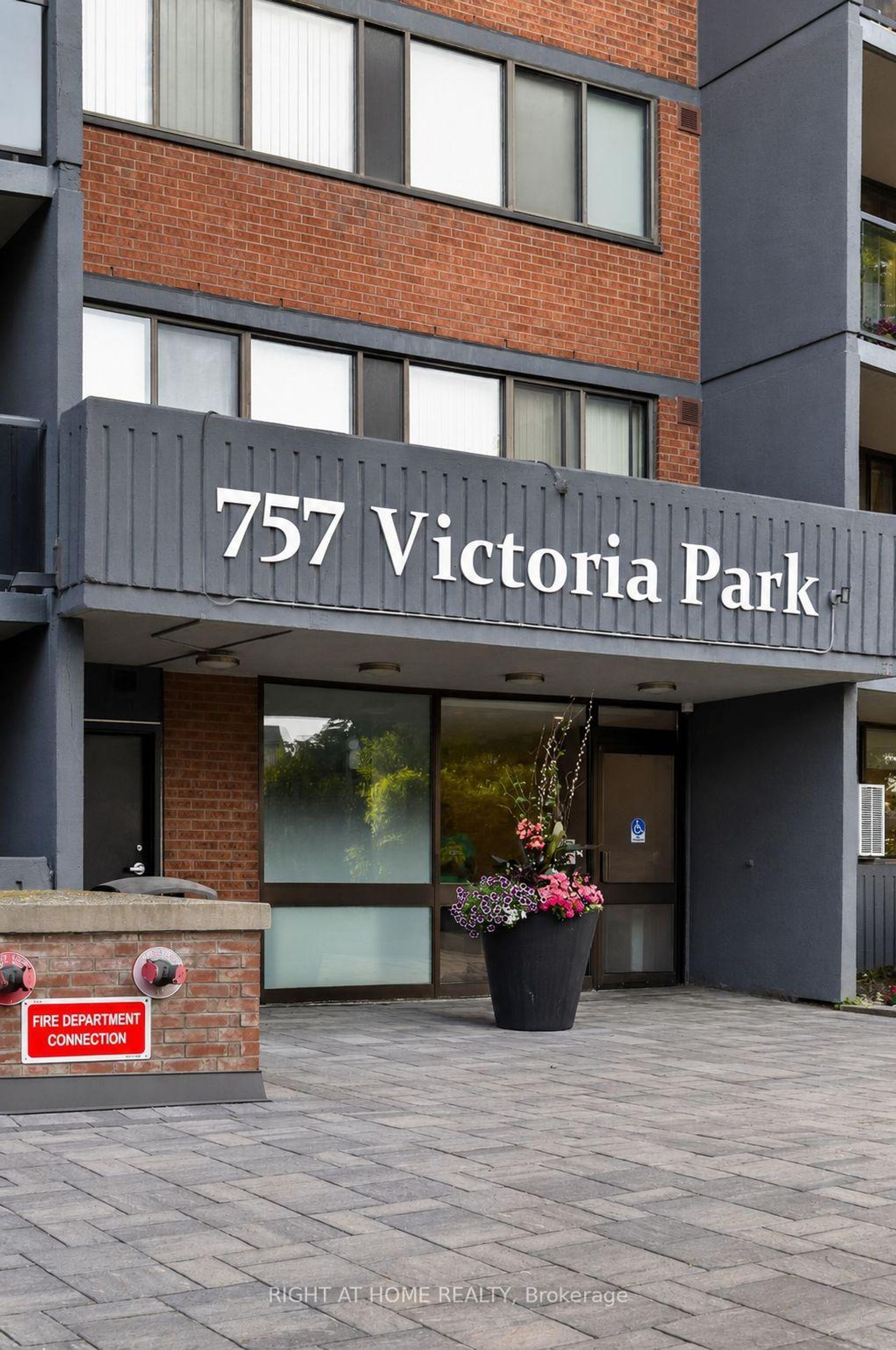 1501 - 757 Victoria Park Avenue, Oakridge, Toronto 