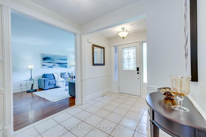 Photo 3 at 1025 Vanier Drive, Lorne Park, Mississauga
