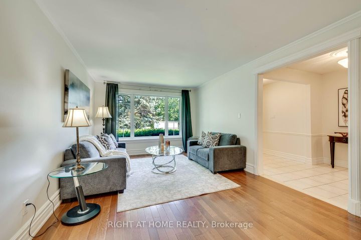 Photo 5 at 1025 Vanier Drive, Lorne Park, Mississauga