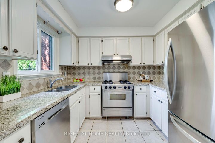 Photo 8 at 1025 Vanier Drive, Lorne Park, Mississauga