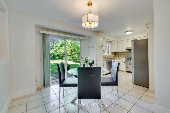 Photo 12 at 1025 Vanier Drive, Lorne Park, Mississauga