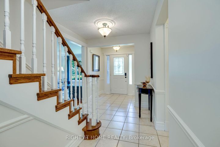Photo 13 at 1025 Vanier Drive, Lorne Park, Mississauga
