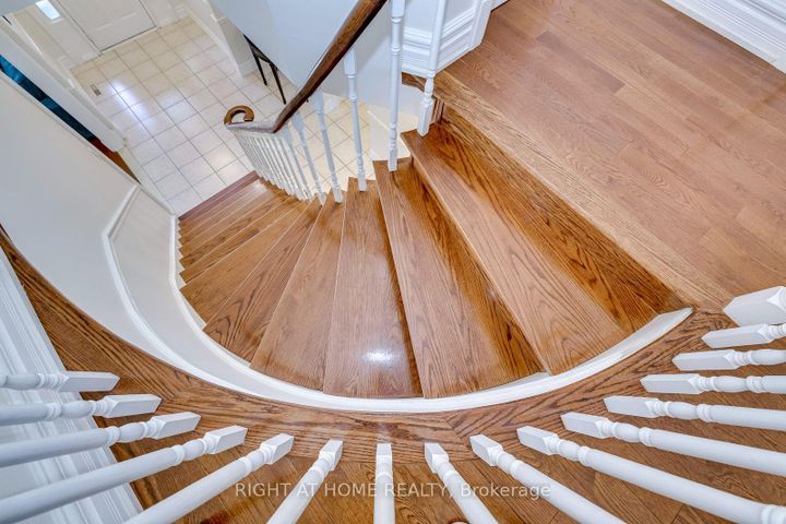 Photo 18 at 1025 Vanier Drive, Lorne Park, Mississauga