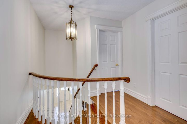 Photo 19 at 1025 Vanier Drive, Lorne Park, Mississauga