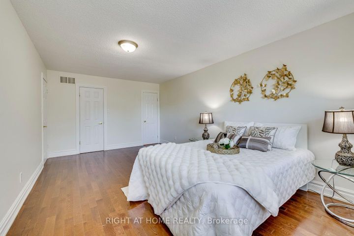 Photo 21 at 1025 Vanier Drive, Lorne Park, Mississauga