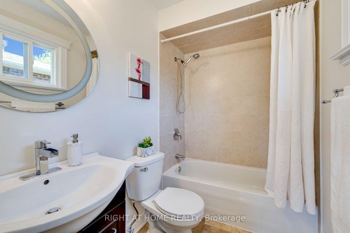 Photo 23 at 1025 Vanier Drive, Lorne Park, Mississauga