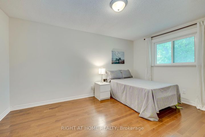 Photo 24 at 1025 Vanier Drive, Lorne Park, Mississauga