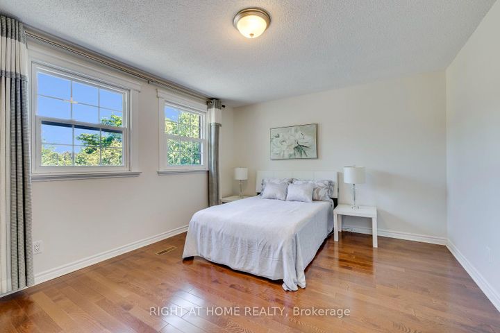 Photo 25 at 1025 Vanier Drive, Lorne Park, Mississauga