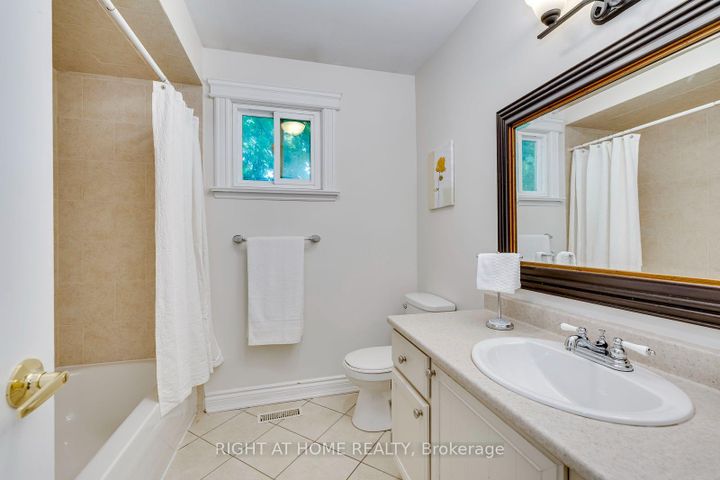 Photo 27 at 1025 Vanier Drive, Lorne Park, Mississauga