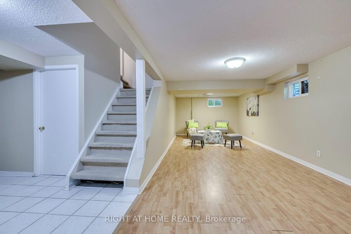 Photo 28 at 1025 Vanier Drive, Lorne Park, Mississauga