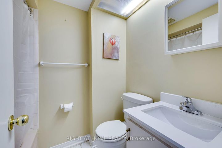 Photo 33 at 1025 Vanier Drive, Lorne Park, Mississauga
