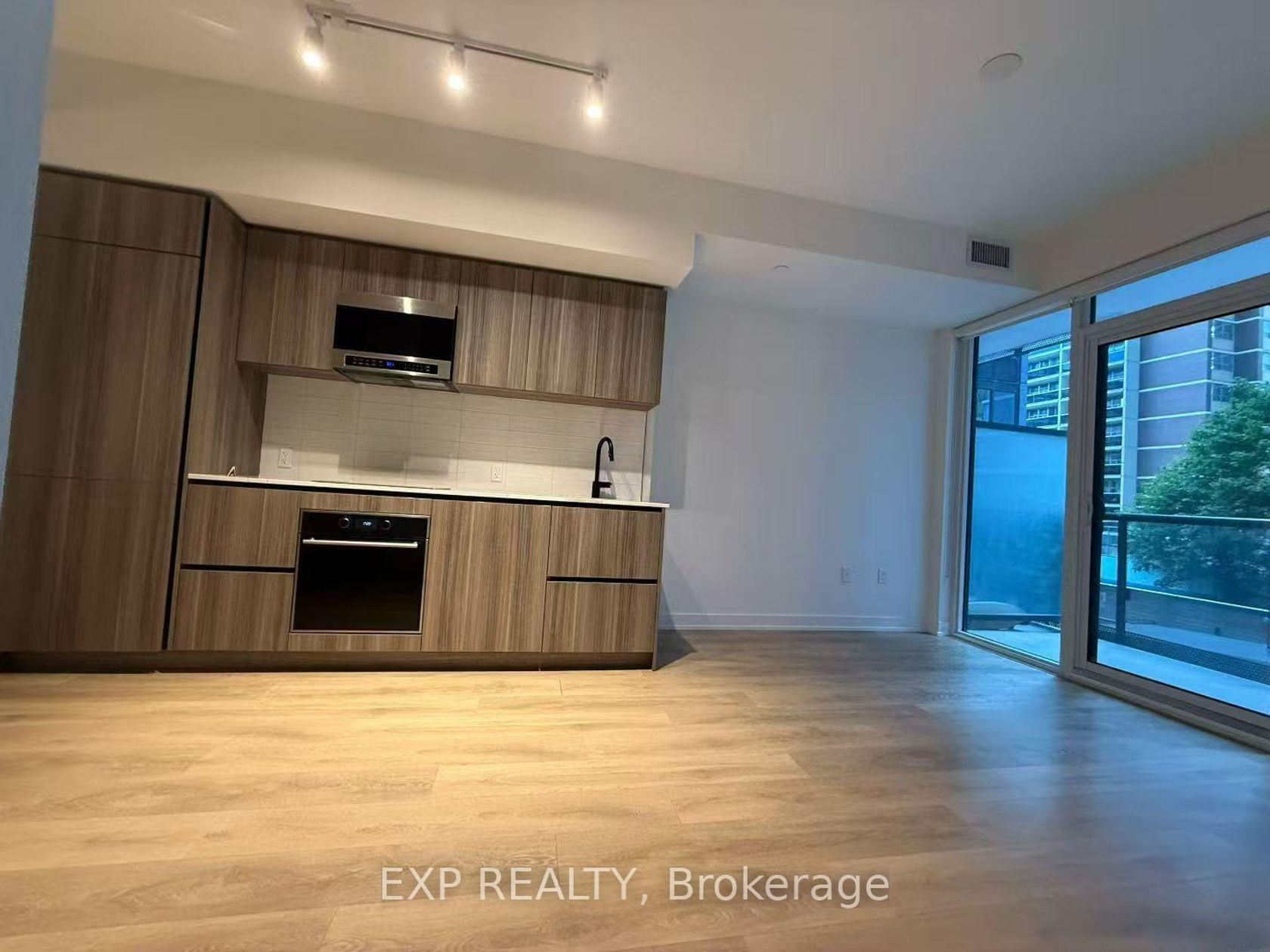 211 - 117 Broadway Avenue, Mount Pleasant West, Toronto 