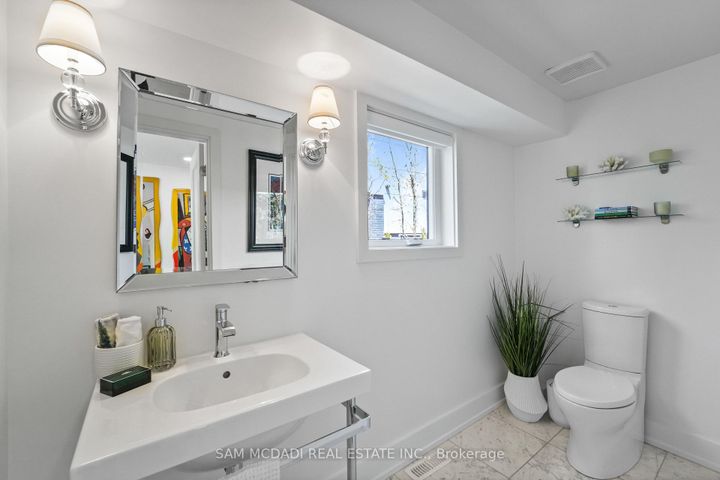 Photo 8 at 1273 Queen Victoria Avenue, Lorne Park, Mississauga