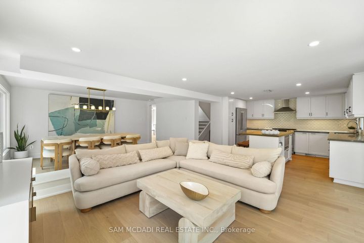 Photo 12 at 1273 Queen Victoria Avenue, Lorne Park, Mississauga