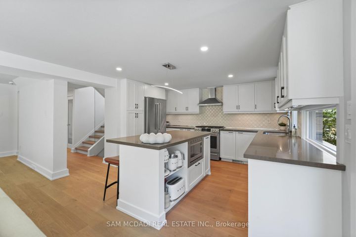 Photo 15 at 1273 Queen Victoria Avenue, Lorne Park, Mississauga